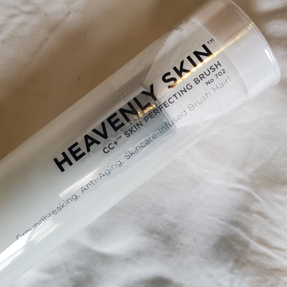 New IT Cosmetics "CC Skin Perfecting" Brush - Picture 2 of 3